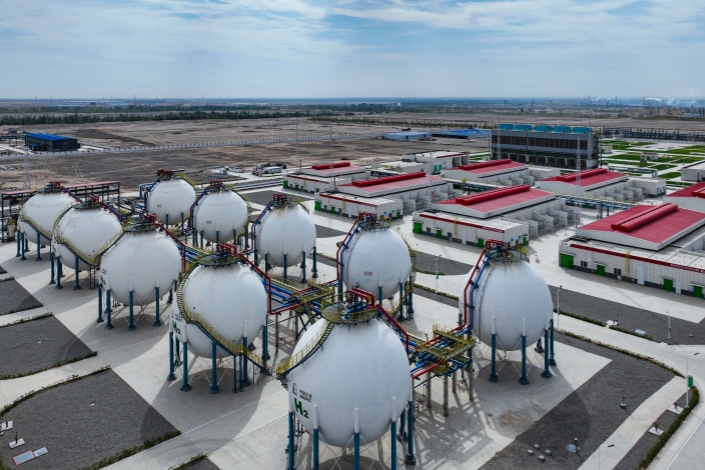 Hydrogen storage tanks at a Sinopec facility in Aksu in Northwest China’s Xinjiang Uyghur autonomous region on Aug. 26. Photo: VCG