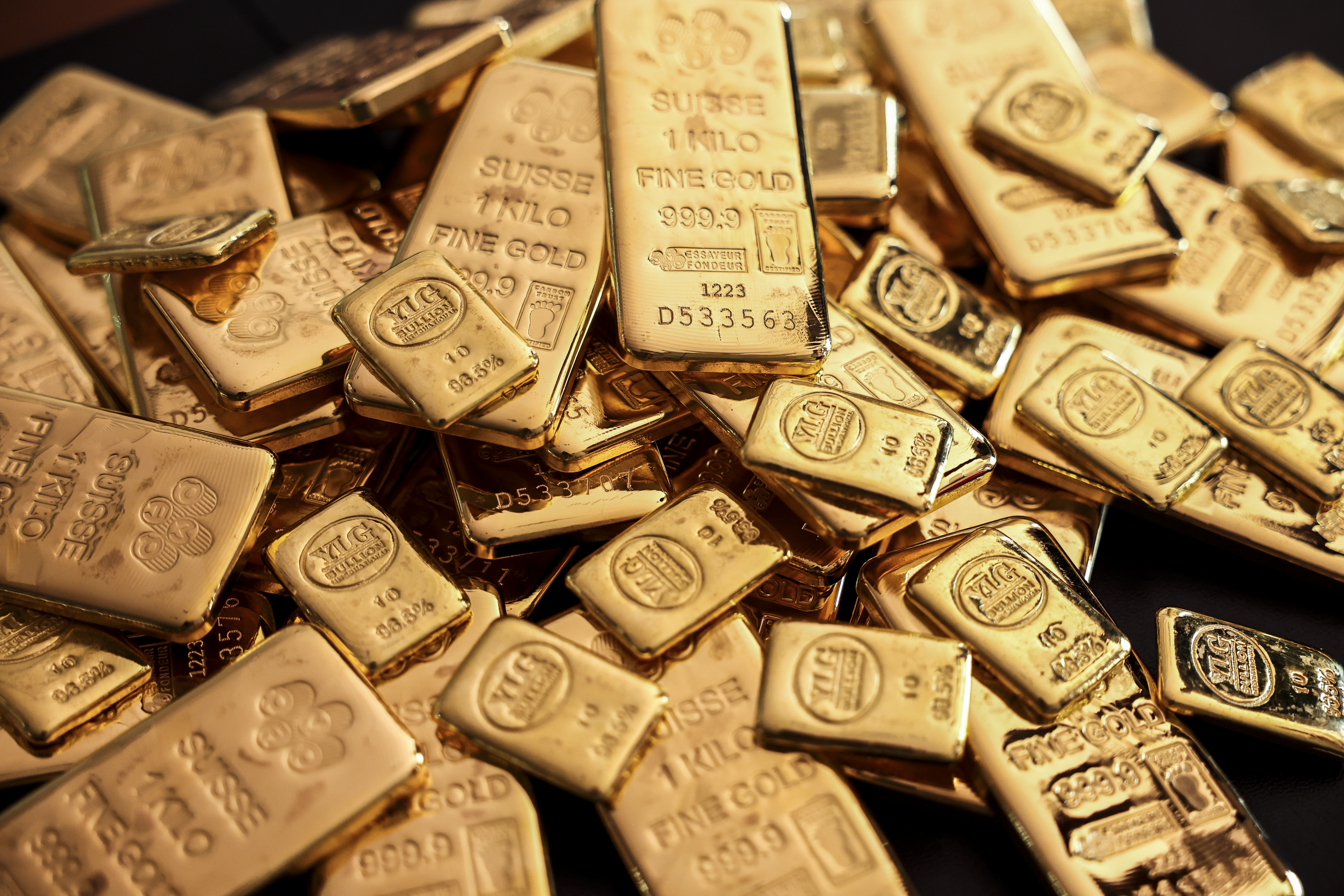 Gold bars on sale in Bangkok on Dec. 22. Photo: Bloomberg