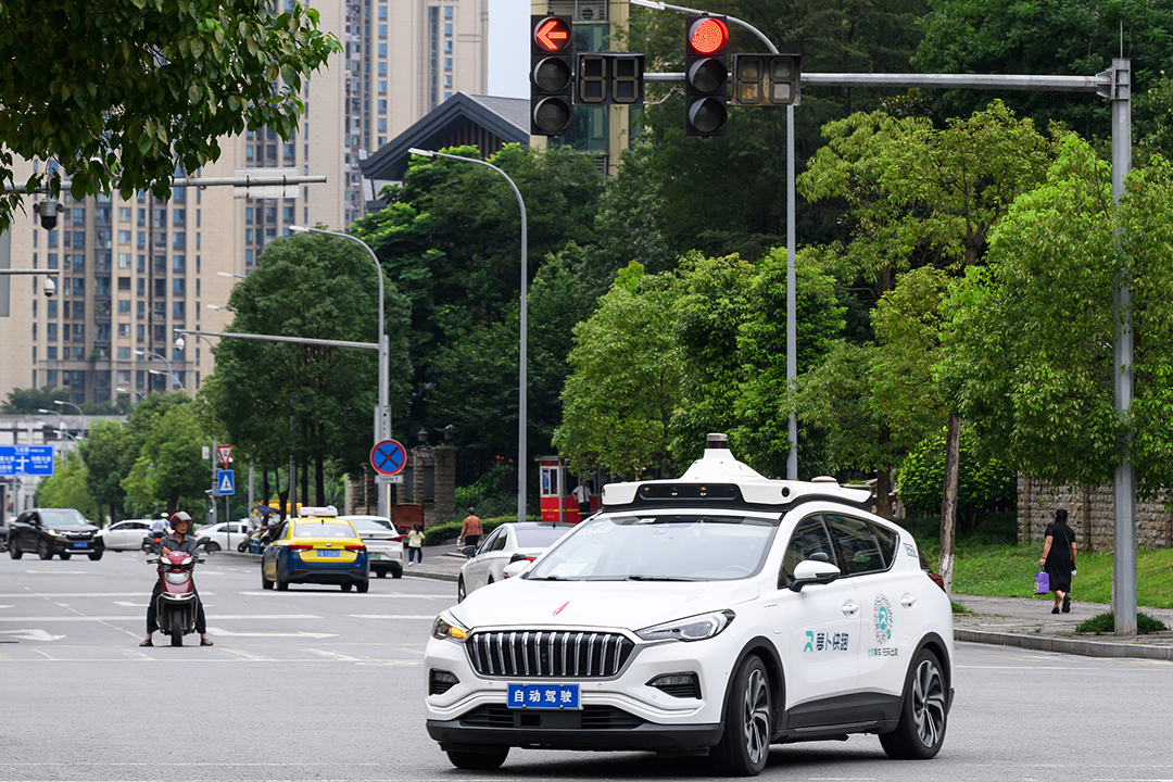 A self-driving vehicle drives on Yongchuan Street in Chongqing on Wednesday. Photo: VCG