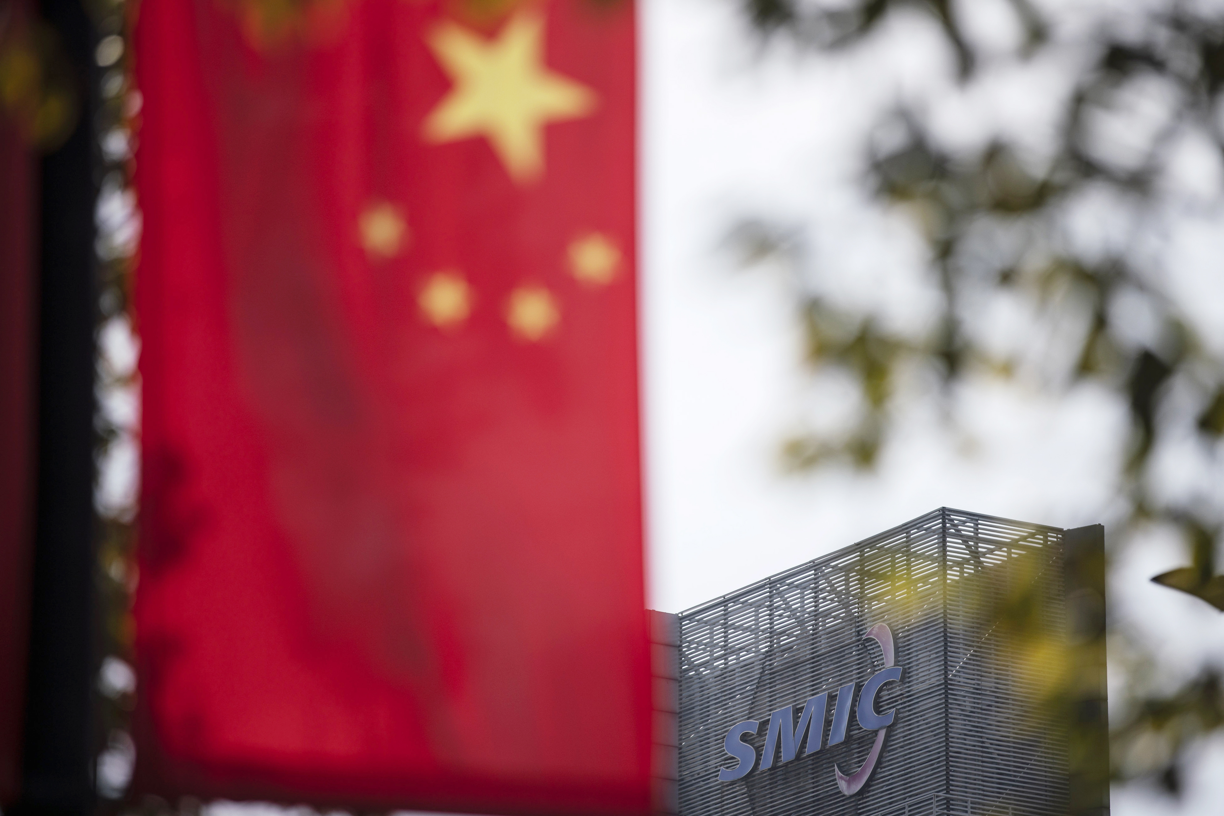 A Chinese flag flies on top of Semiconductor Manufacturing International Corp.’s headquarters in Shanghai in March. Photo: Bloomberg