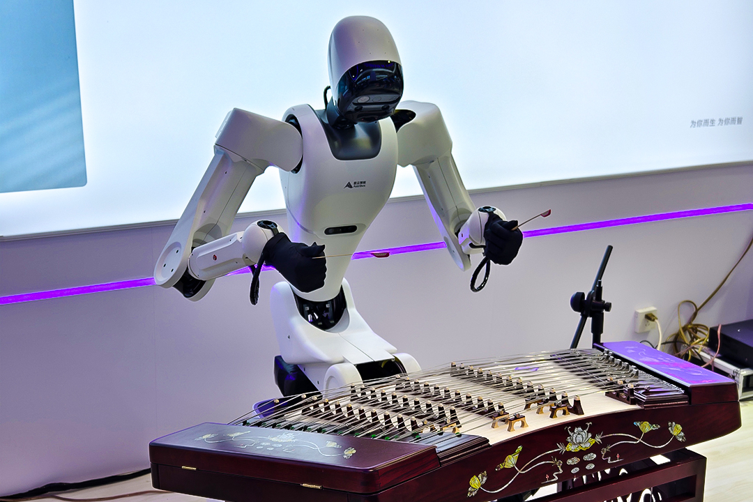 A new humanoid robot plays a musical instrument at the 2024 World Robot Conference in Beijing on Aug. 22. Photo: VCG